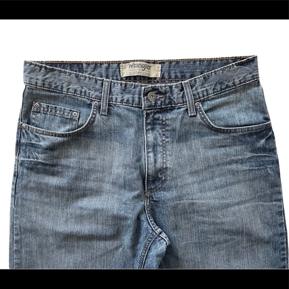 Men’s Wrangler Authentics Jeans - Picture 4 of 5